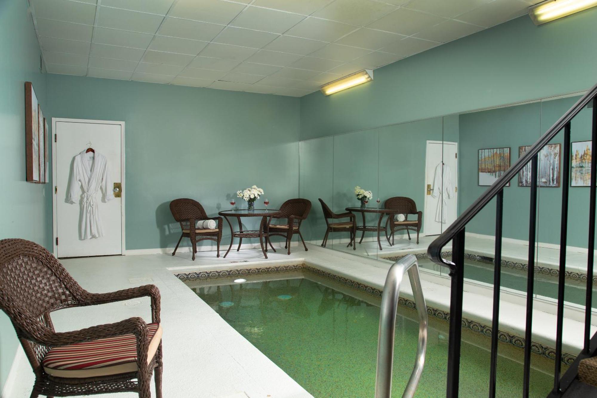 Suite with Private Pool,1591508143:JPEG