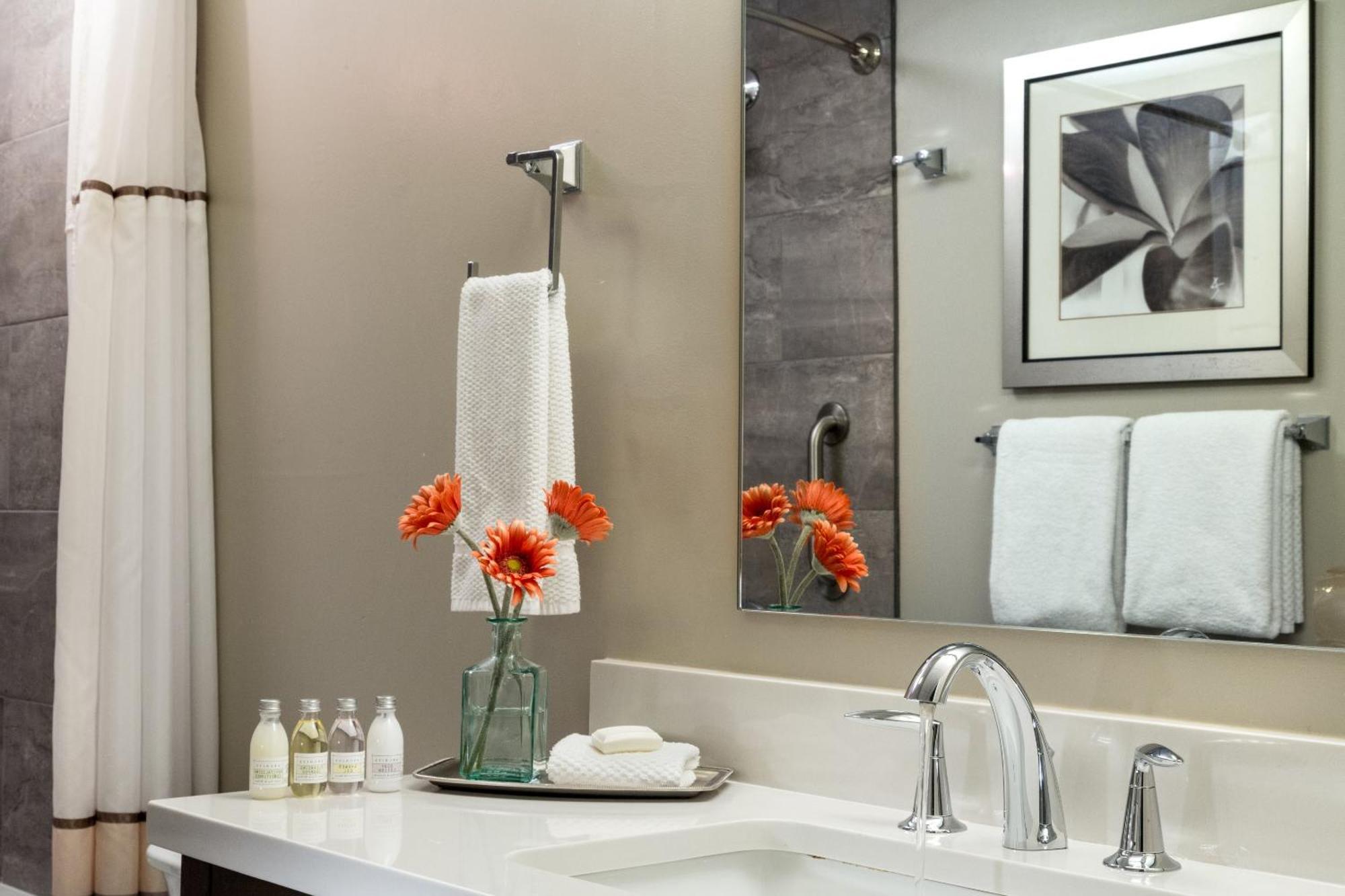 Suite with Spa Bath,1591508143:JPEG