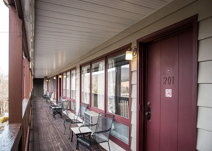 Resort: Cliff Dwellers Inn